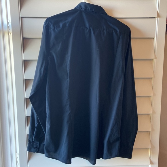Men’s long sleeve button down shirt. Size large. Easy iron. H & M - Picture 3 of 3